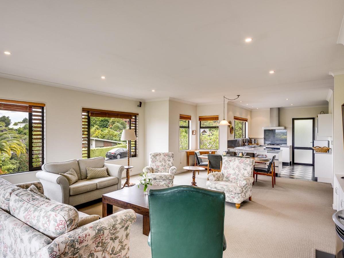 Busby Hill Villa - Havelock North Holiday Home Exterior photo