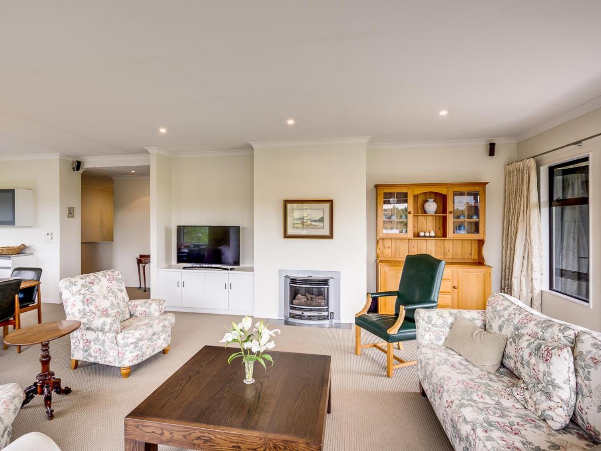 Busby Hill Villa - Havelock North Holiday Home Exterior photo